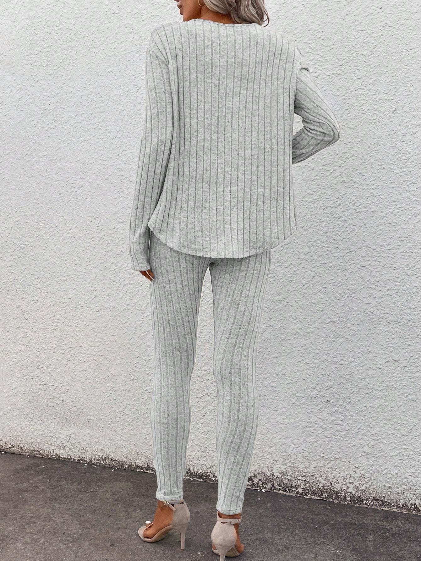 Conjunto Feminino canelado de calça e manga comprida Beatriz.
