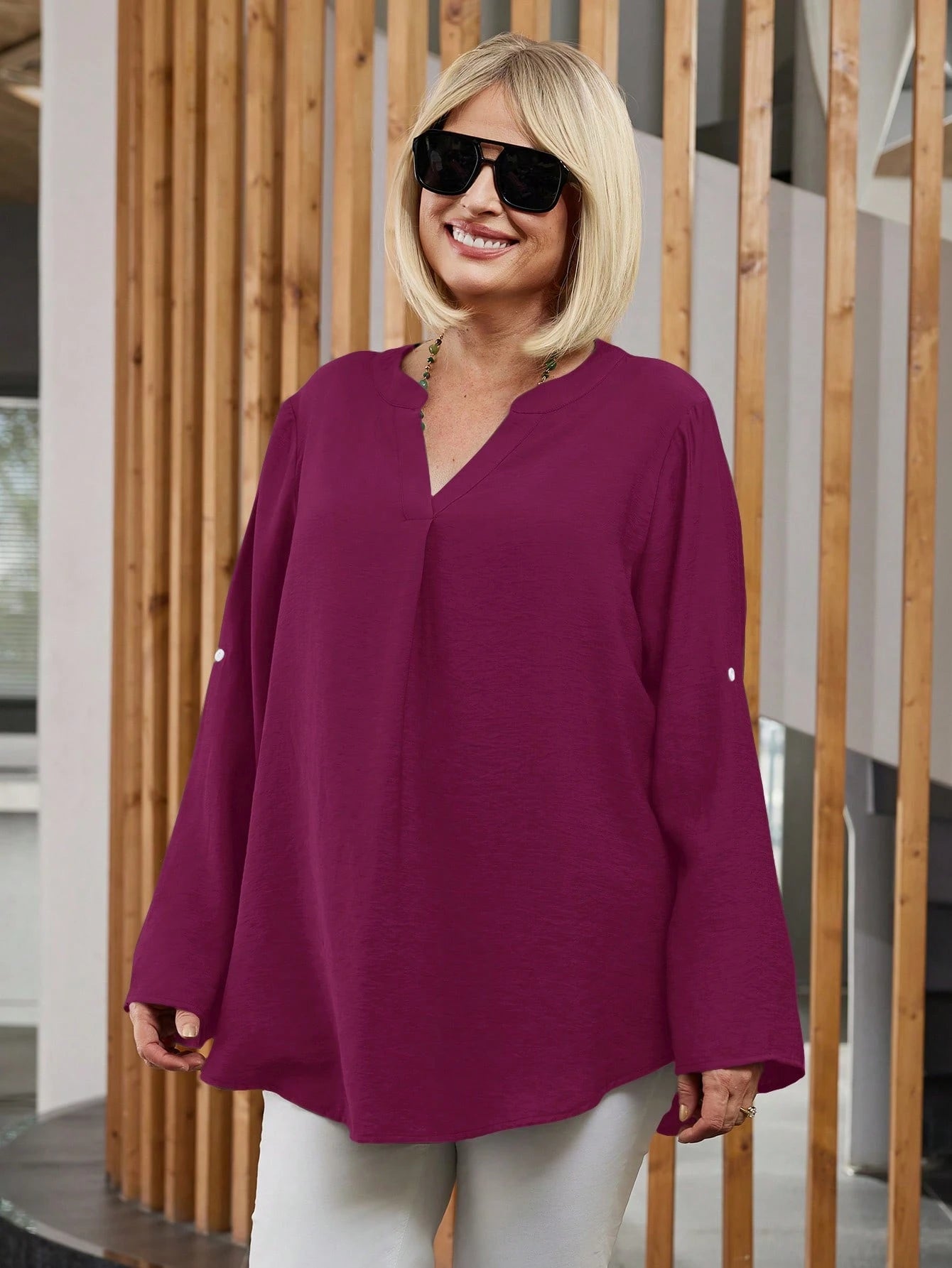 Camisa Feminina com Manga Enrolada. Plus Size - Lilian