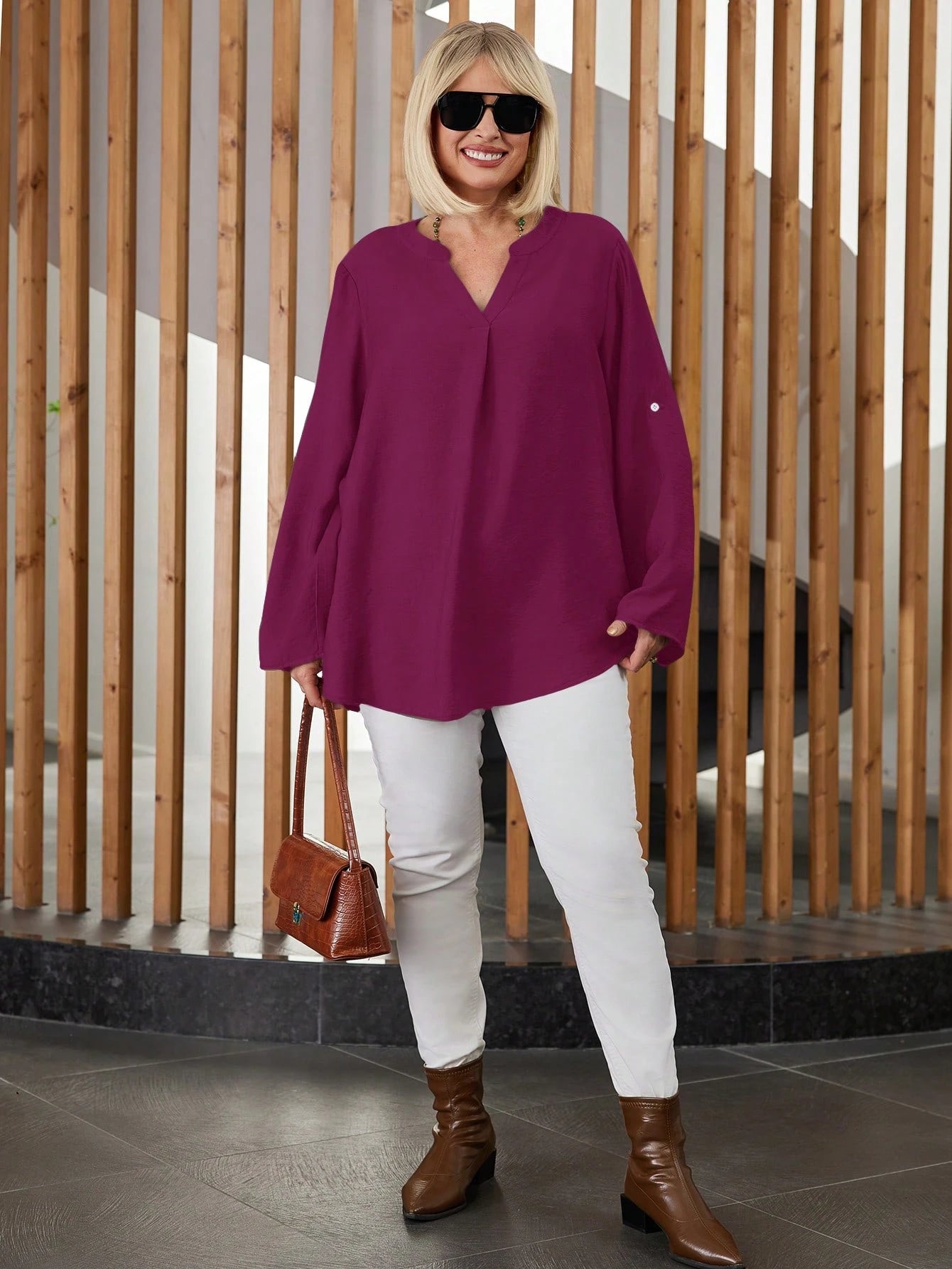 Camisa Feminina com Manga Enrolada. Plus Size - Lilian