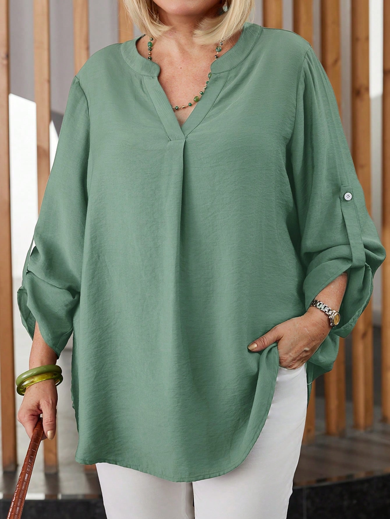 Camisa Feminina com Manga Enrolada. Plus Size - Lilian