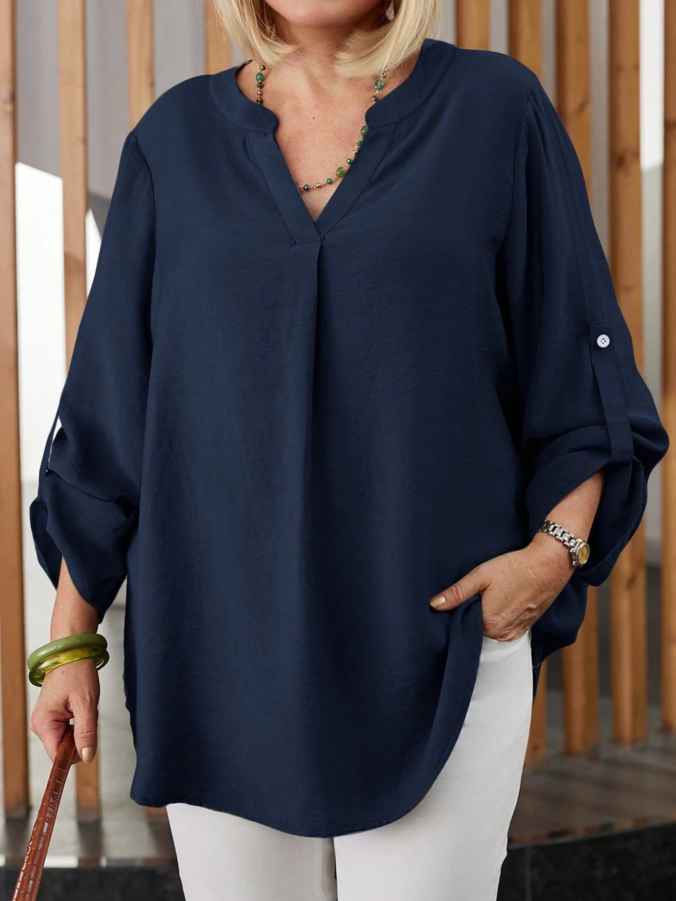 Camisa Feminina com Manga Enrolada. Plus Size - Lilian