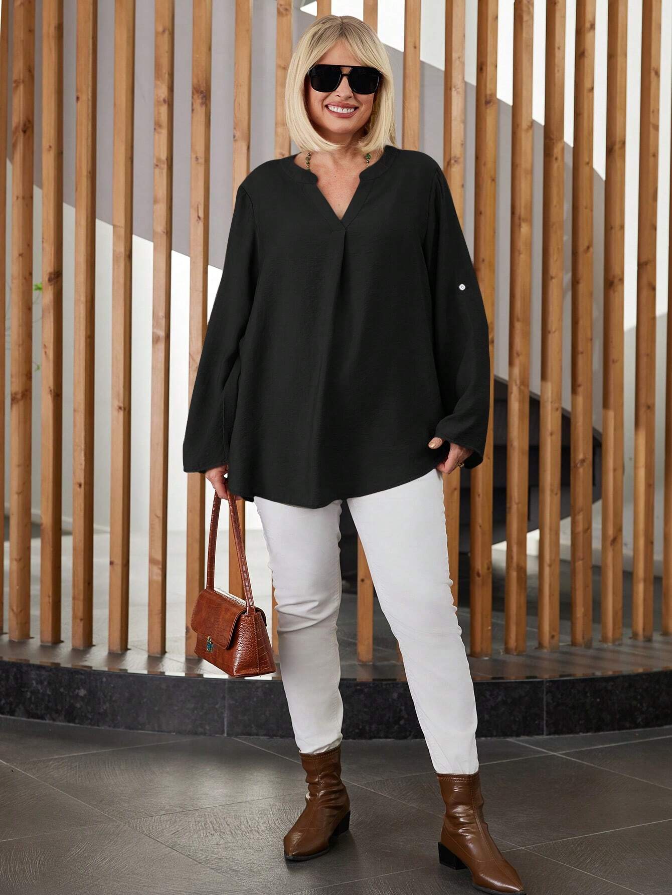 Camisa Feminina com Manga Enrolada. Plus Size - Lilian