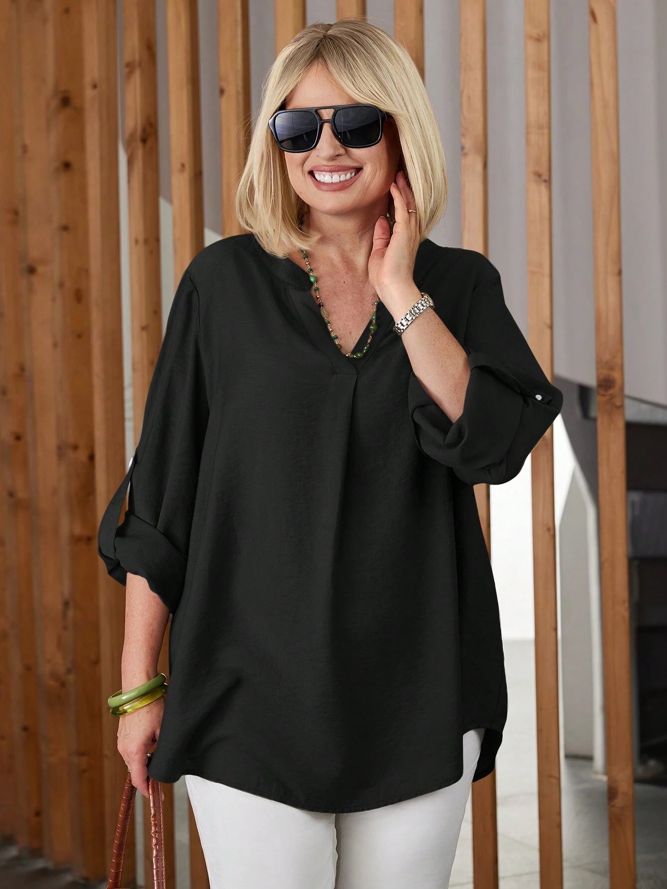 Camisa Feminina com Manga Enrolada. Plus Size - Lilian