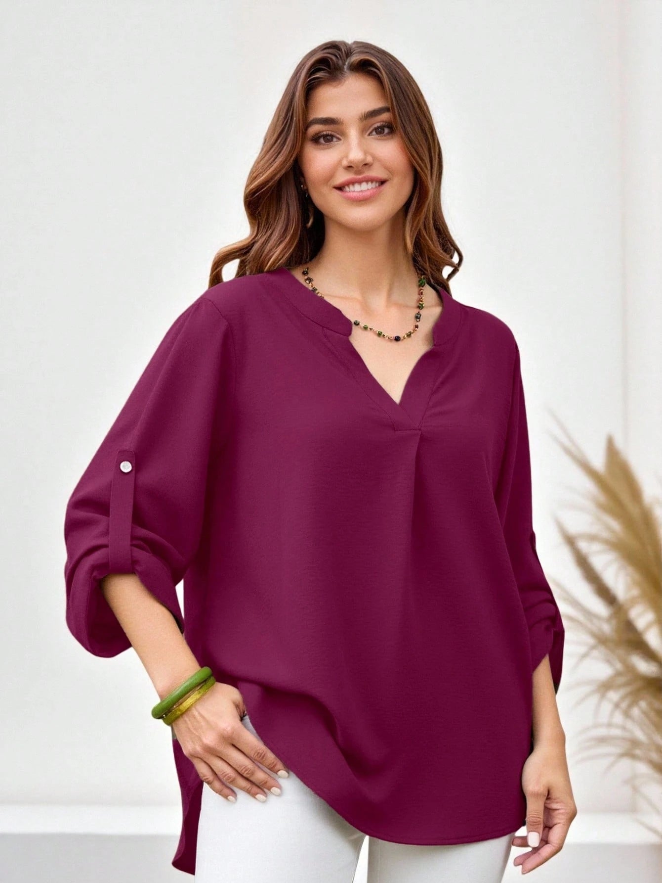 Camisa Feminina com Manga Enrolada. Plus Size - Lilian