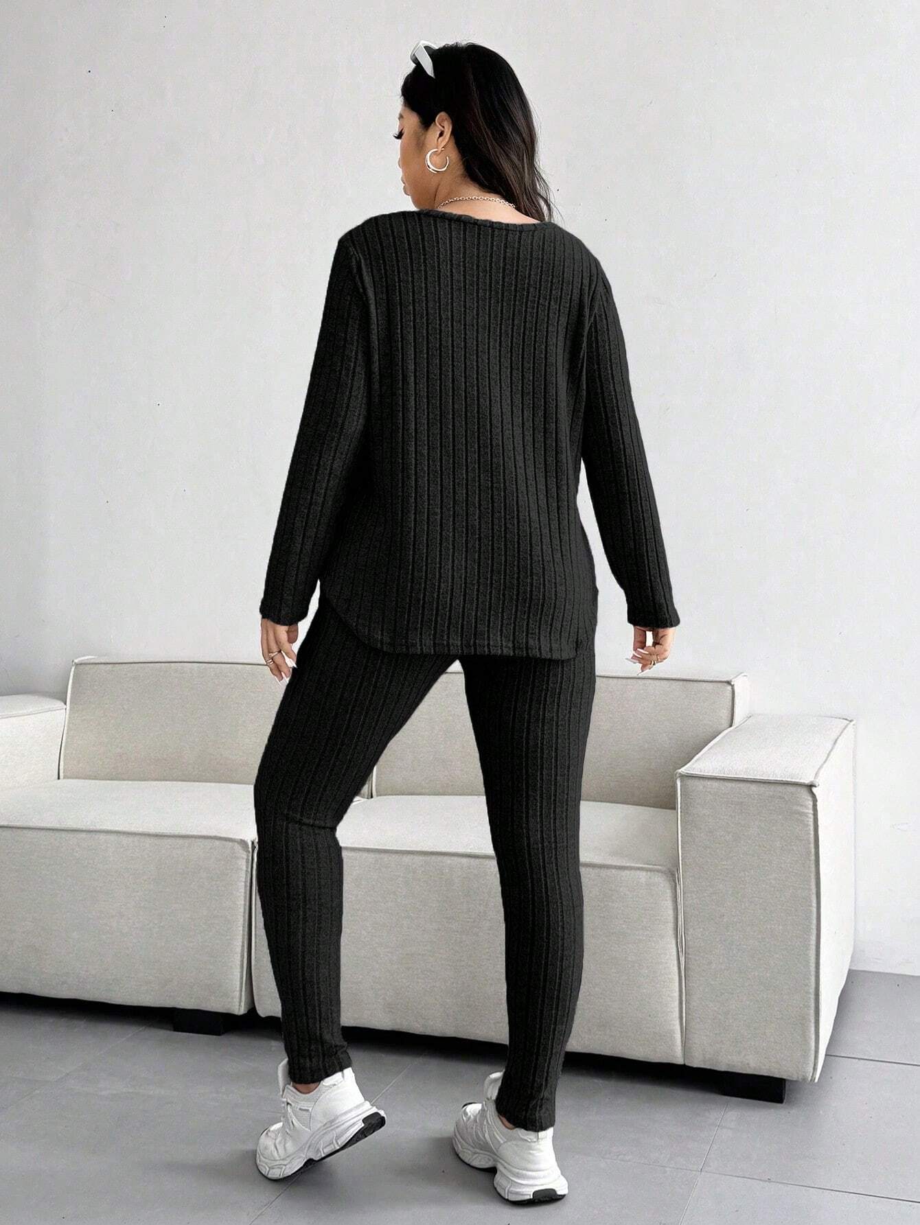 Conjunto Feminino de Blusa com Decote em V e Calça plus size Emilie.