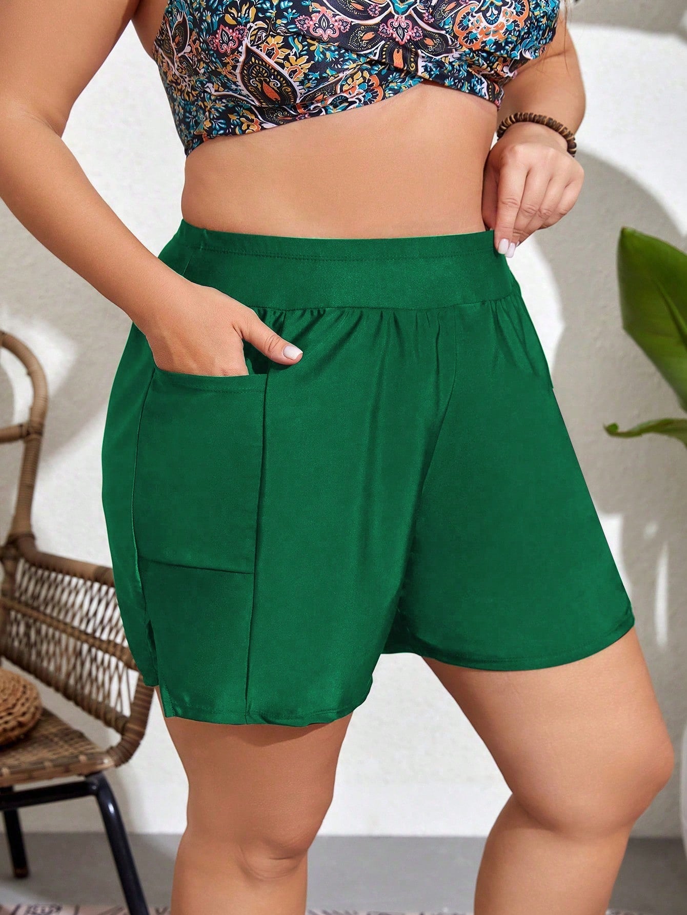 Short Feminino de Praia com bolso Lateral. Plus Size
