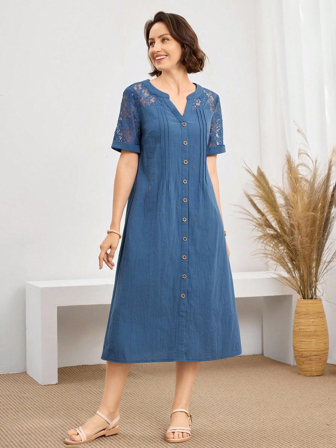 Vestido Feminino Decote em V em Renda - Gergia