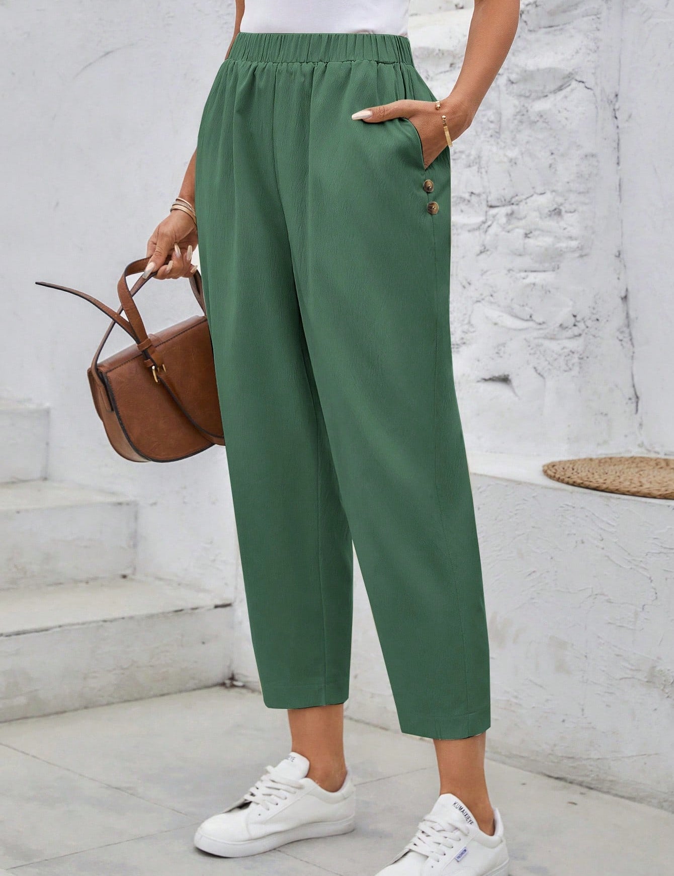 Calça Feminina  com Elástico na Cintura e Bolsos Mariza