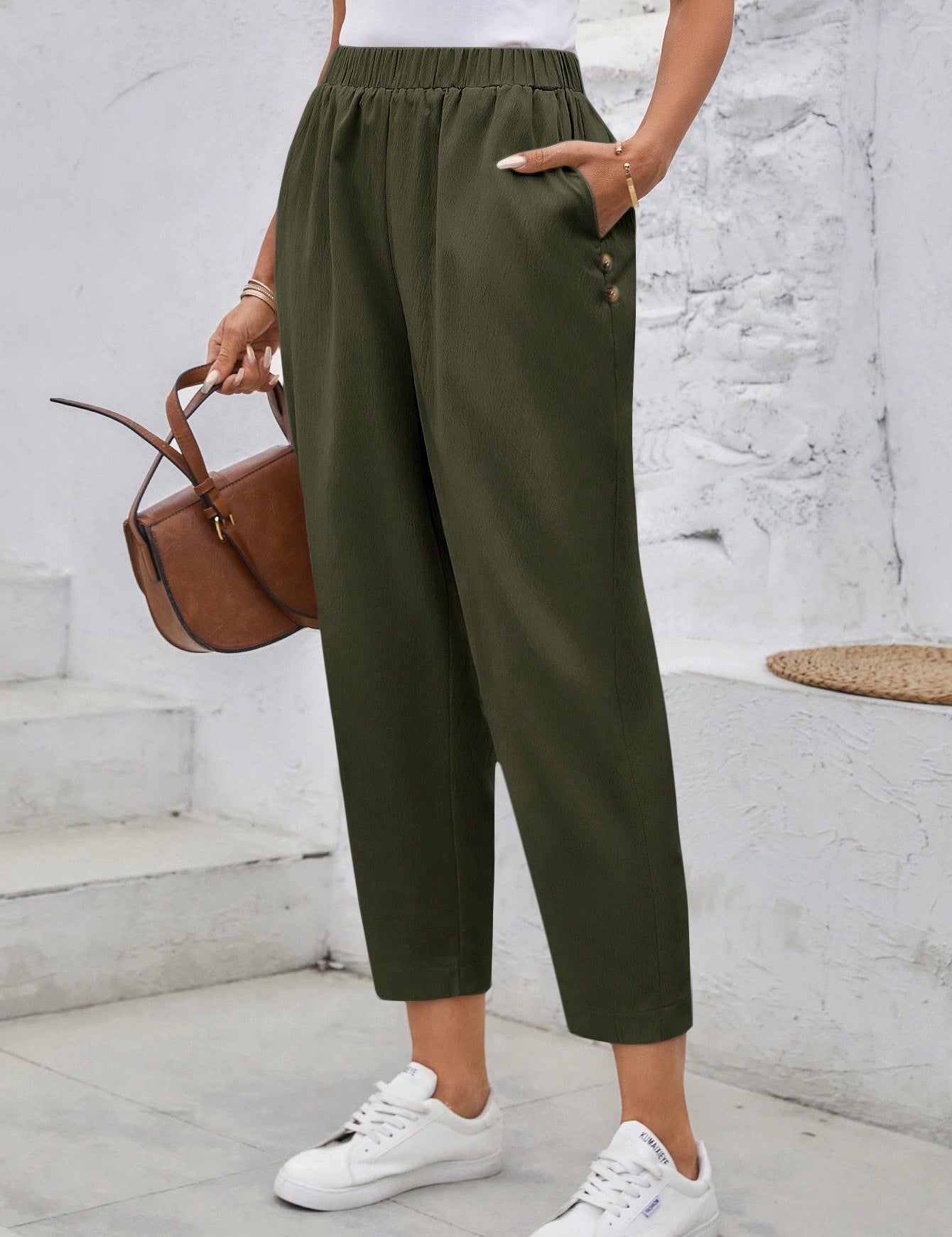 Calça Feminina  com Elástico na Cintura e Bolsos Mariza