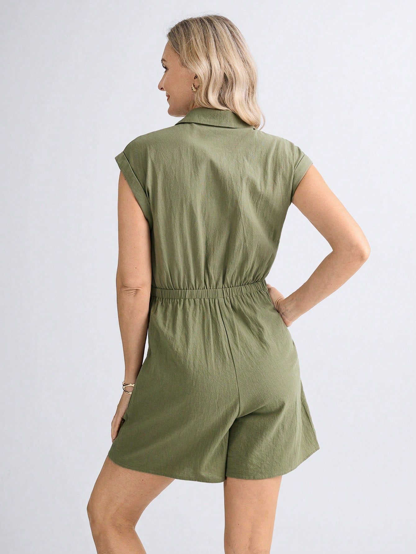 Macaquinho com Bolso Lateral e Gola Polo Karina