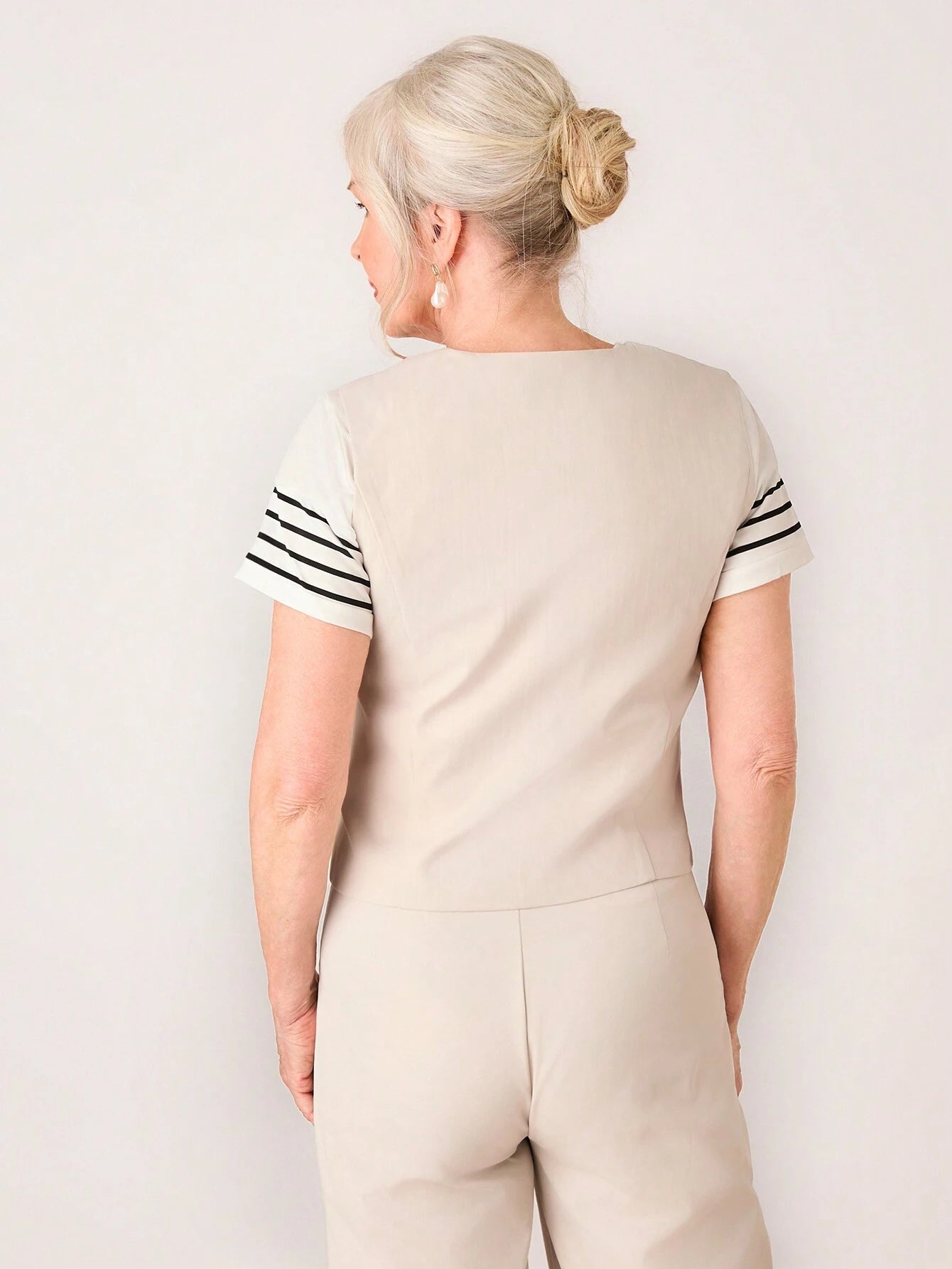Blazer Feminino com Decote em V - Anaíz