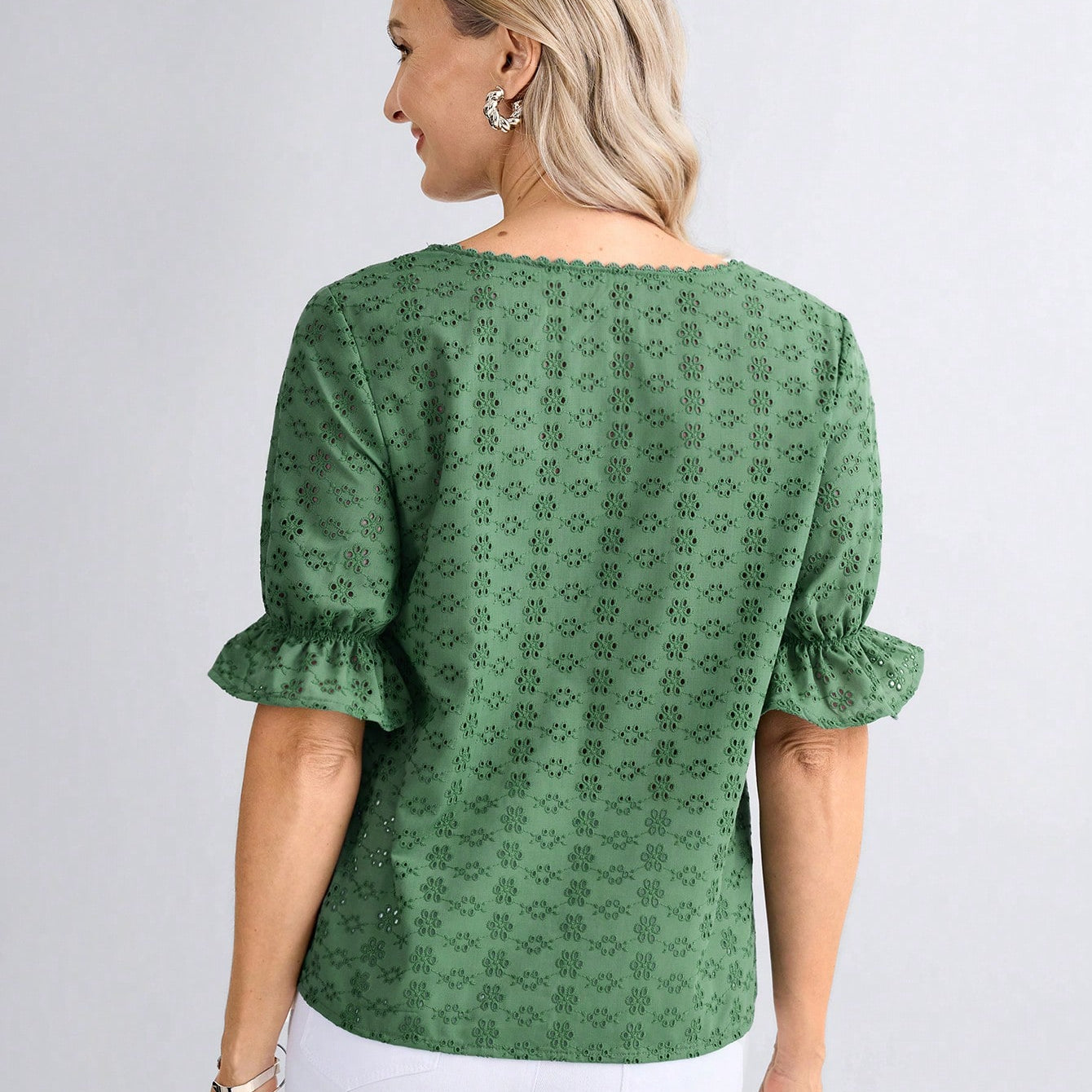 BlusaFemininacomBordadoVazado-Giana_2.jpg