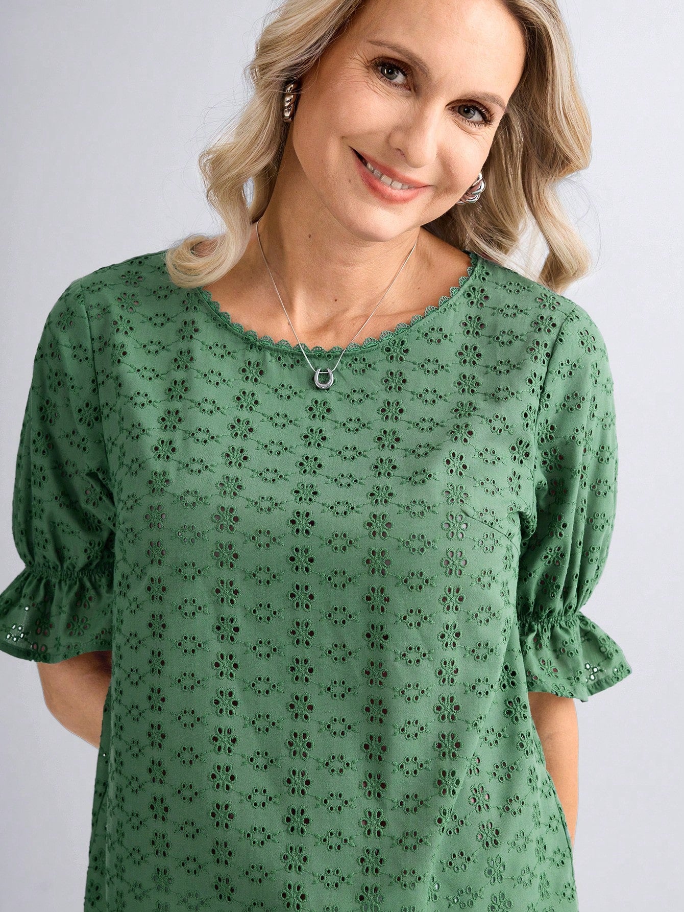 Blusa Feminina com Bordado Vazado - Giana