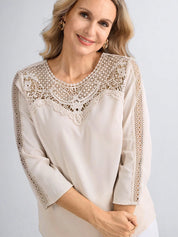 Blusa Feminina com Inserção Floral - Adriana
