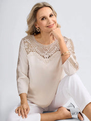 Blusa Feminina com Inserção Floral - Adriana