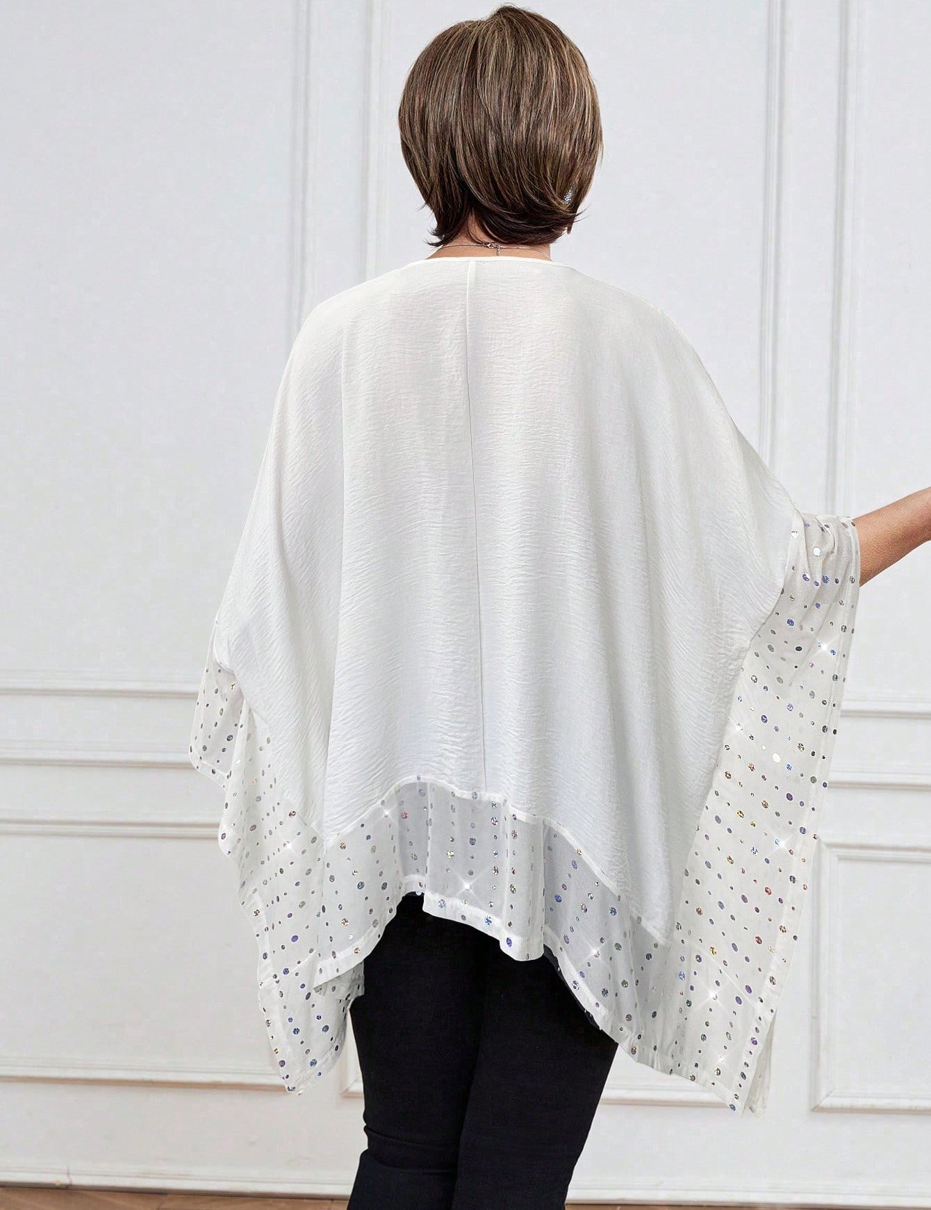 Blusa_feminina_com_detalhes_brilhantes_Hanny_2.jpg
