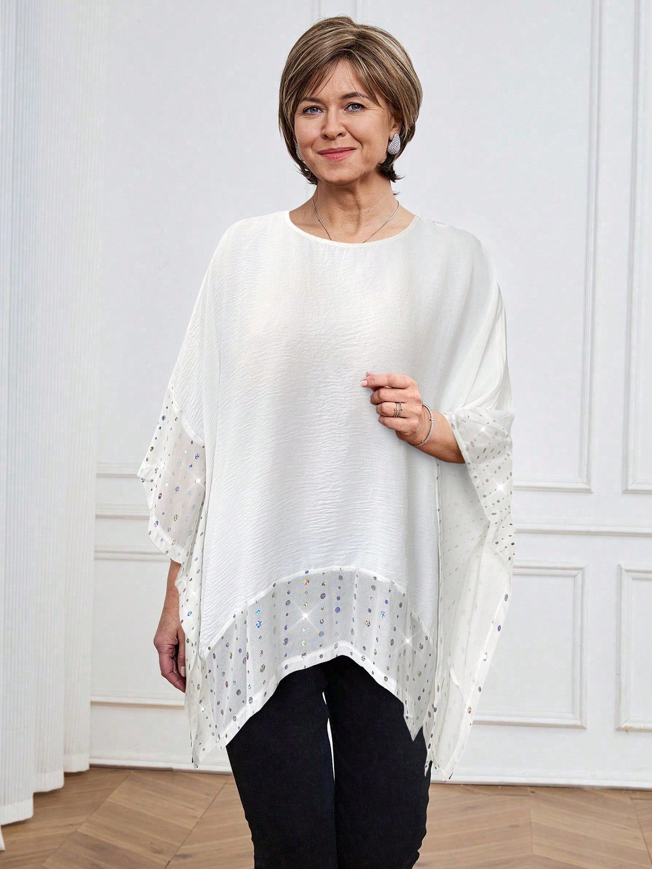 Blusa feminina com detalhes brilhantes Hanny