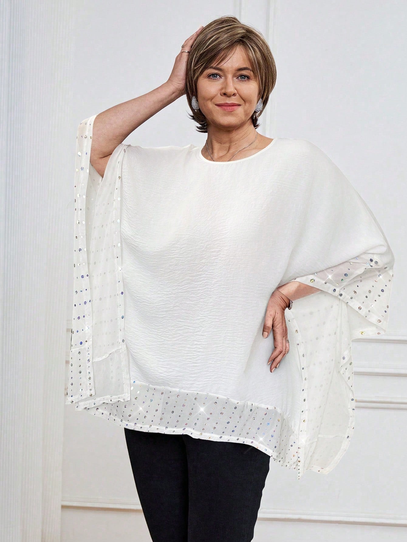 Blusa feminina com detalhes brilhantes Hanny