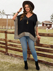 Blusa feminina com detalhes em renda plus size Sabrina