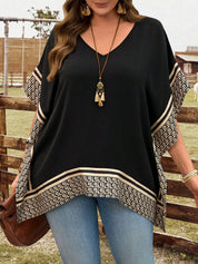 Blusa feminina com detalhes em renda plus size Sabrina