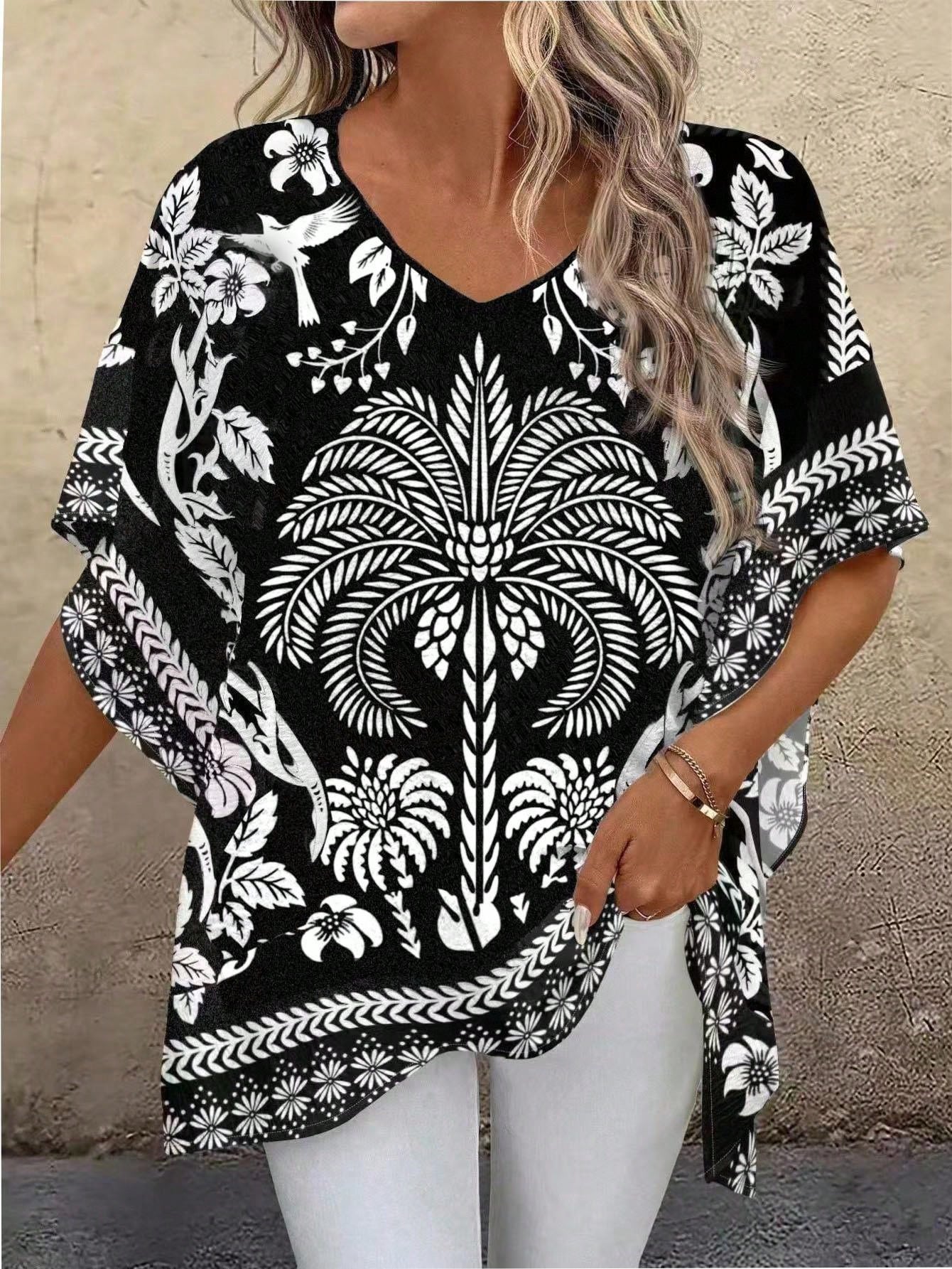 Blusa feminina com detalhes em renda plus size Sabrina