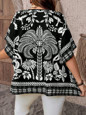 Blusa feminina com detalhes em renda plus size Sabrina