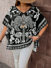 Blusa feminina com detalhes em renda plus size Sabrina
