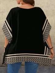 Blusa feminina com detalhes em renda plus size Sabrina