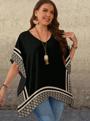 Blusa feminina com detalhes em renda plus size Sabrina