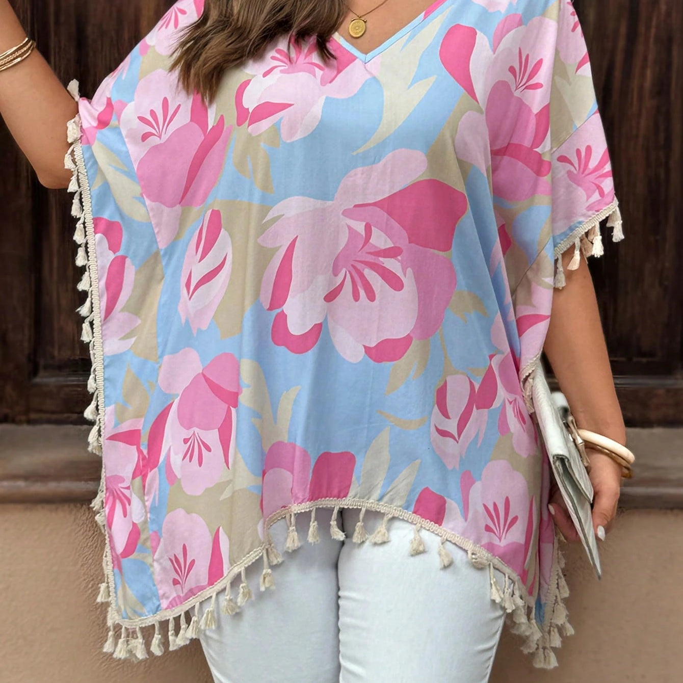 Blusa_feminina_com_detalhes_em_renda_plus_size_Sabrina_25.webp