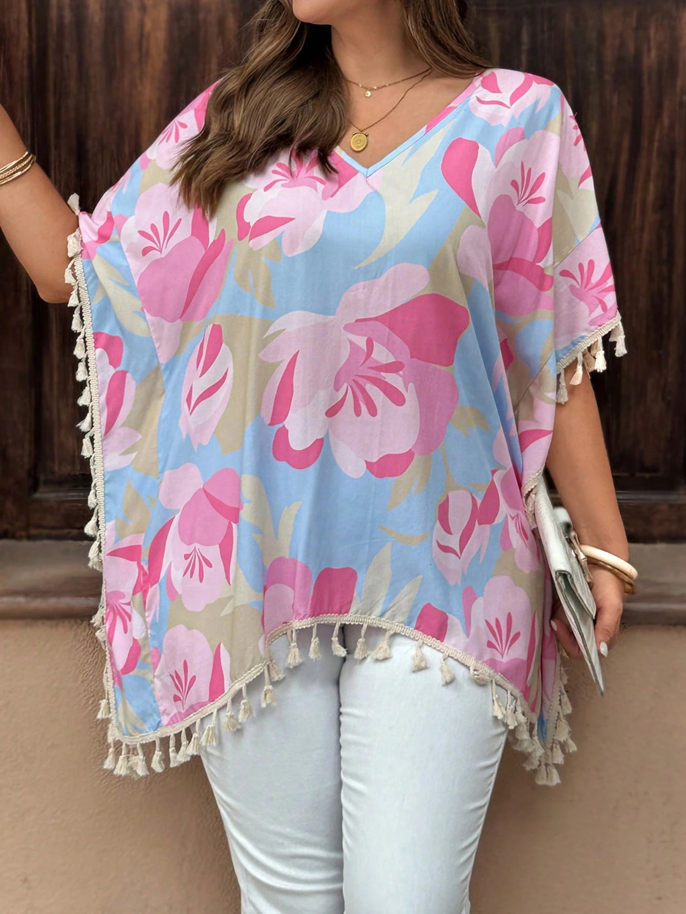 Blusa feminina com detalhes em renda plus size Sabrina