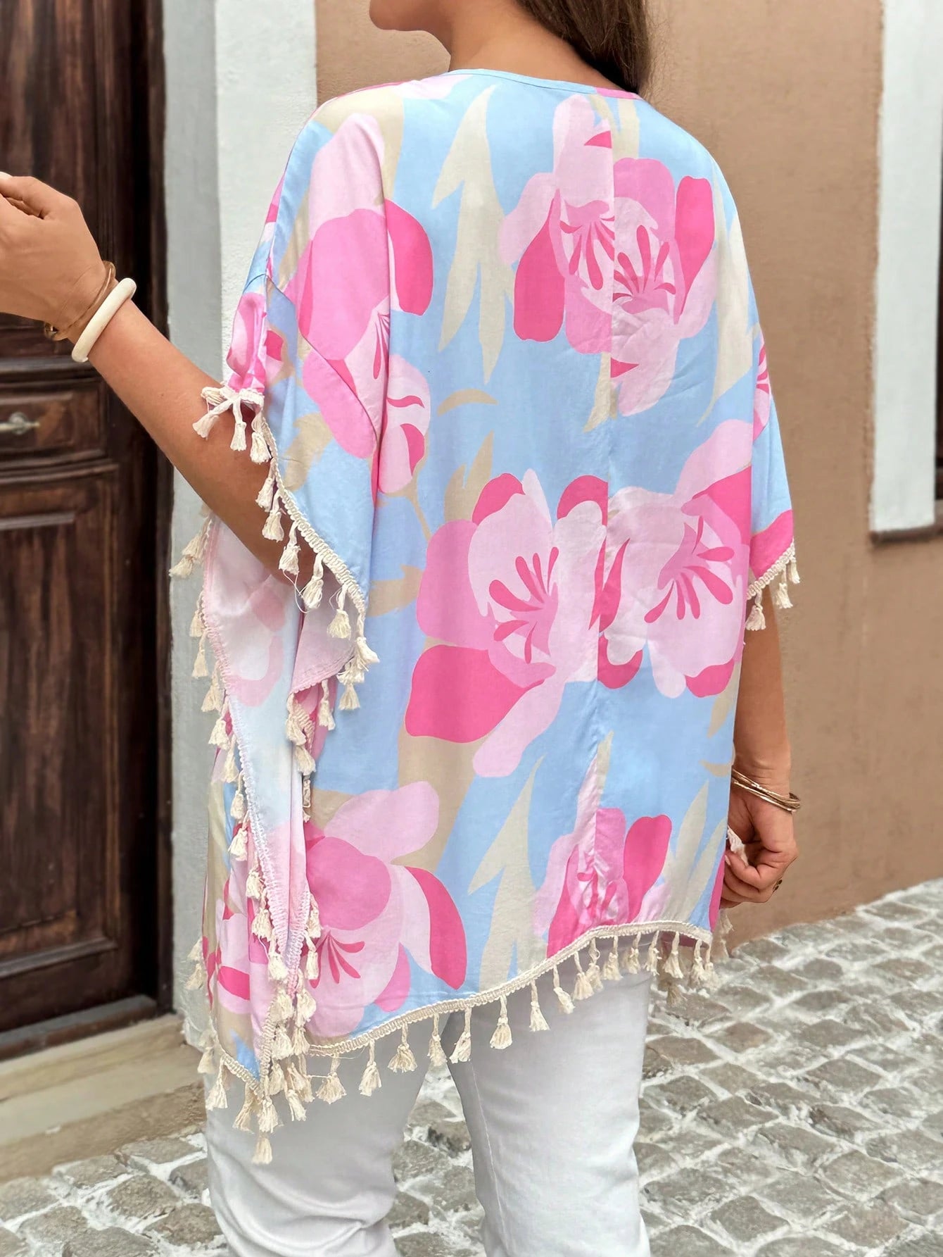 Blusa feminina com detalhes em renda plus size Sabrina