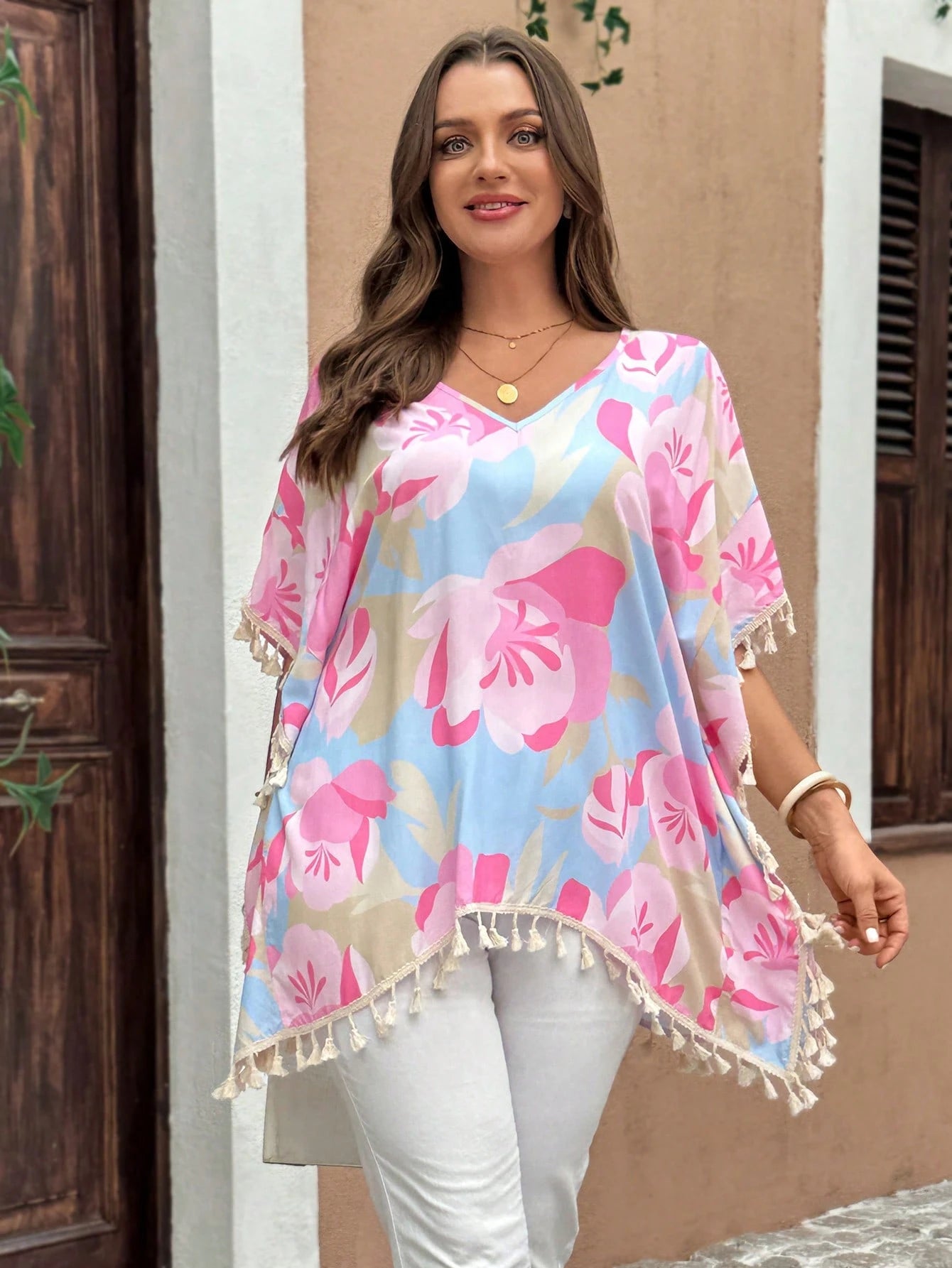 Blusa feminina com detalhes em renda plus size Sabrina