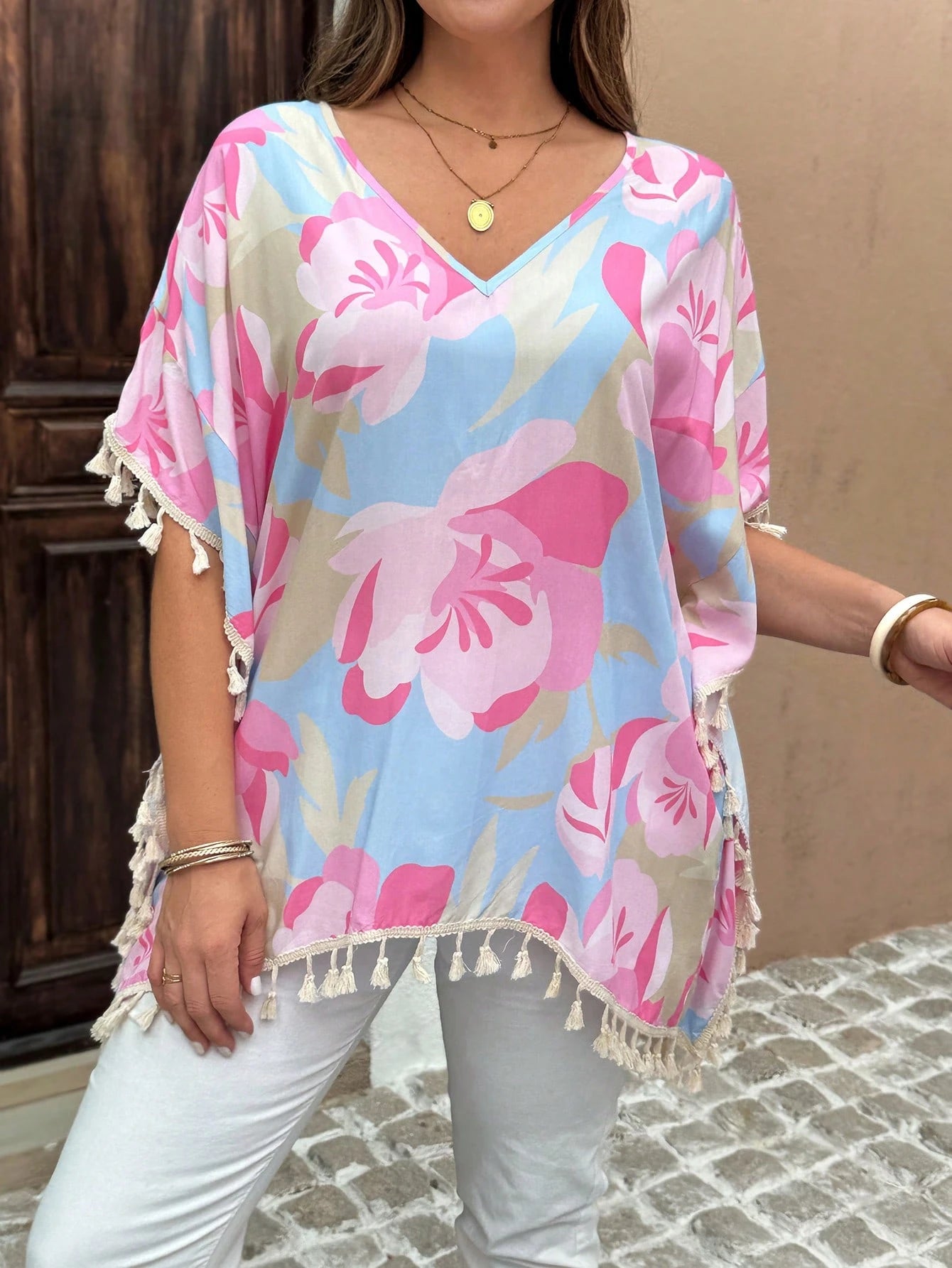 Blusa feminina com detalhes em renda plus size Sabrina