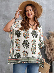 Blusa feminina com detalhes em renda plus size Sabrina