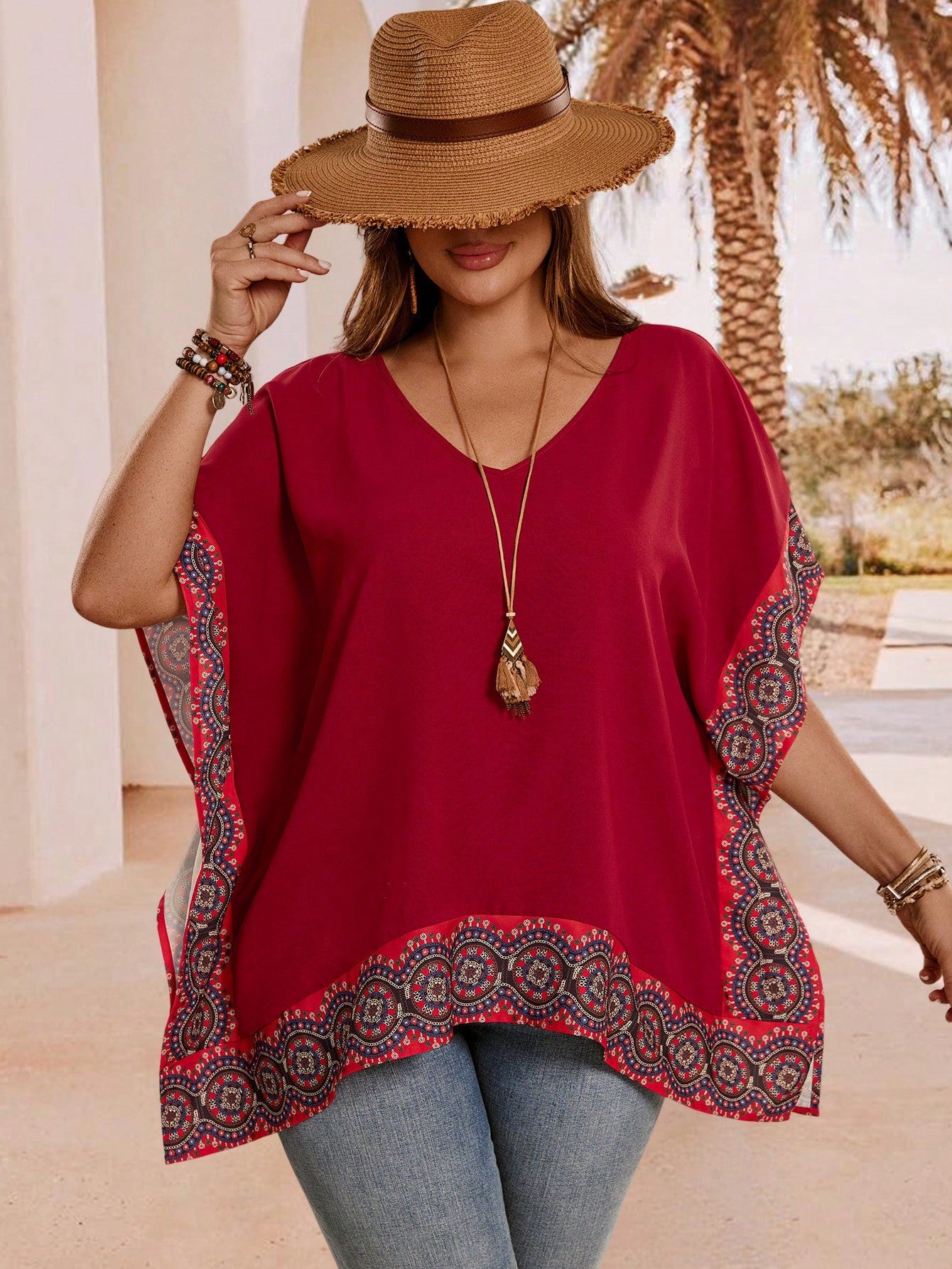 Blusa feminina com detalhes em renda plus size Sabrina