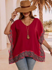 Blusa feminina com detalhes em renda plus size Sabrina