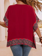 Blusa feminina com detalhes em renda plus size Sabrina