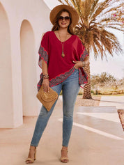 Blusa feminina com detalhes em renda plus size Sabrina
