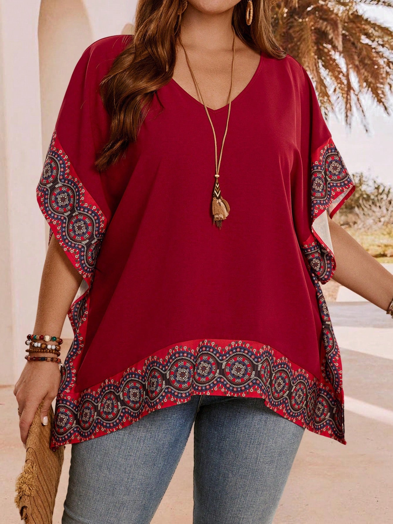 Blusa feminina com detalhes em renda plus size Sabrina