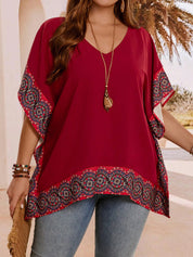 Blusa feminina com detalhes em renda plus size Sabrina