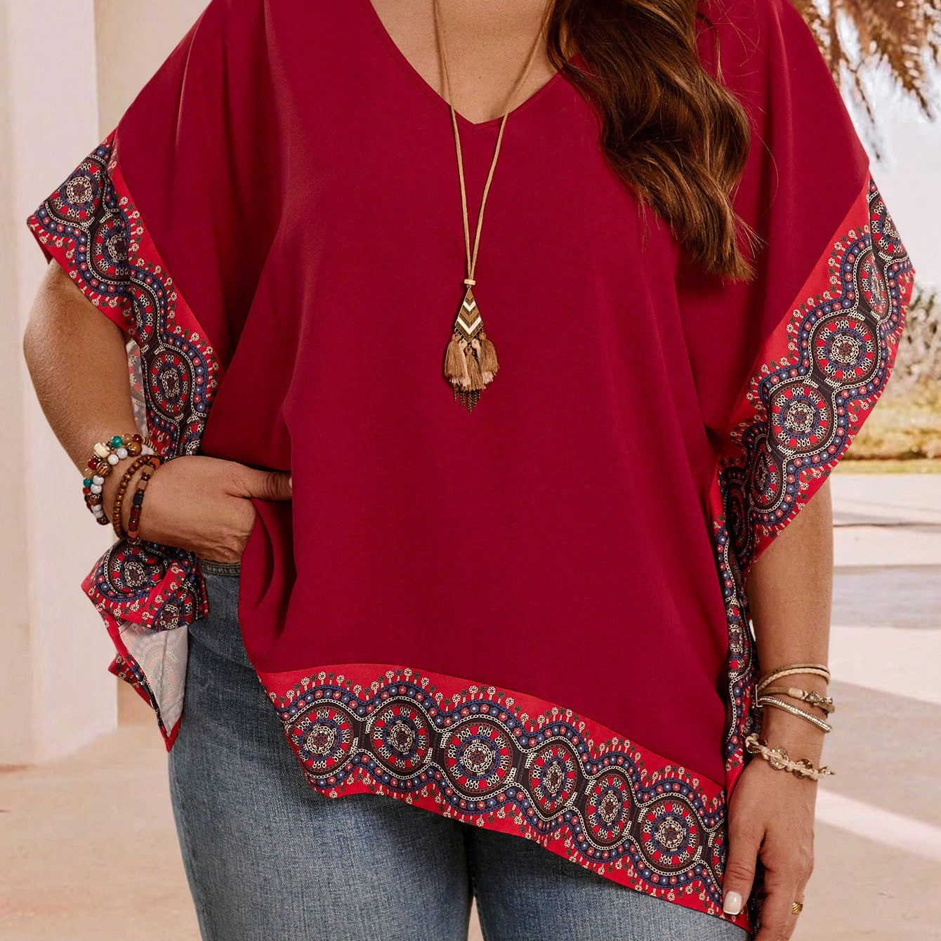 Blusa feminina com detalhes em renda plus size Sabrina
