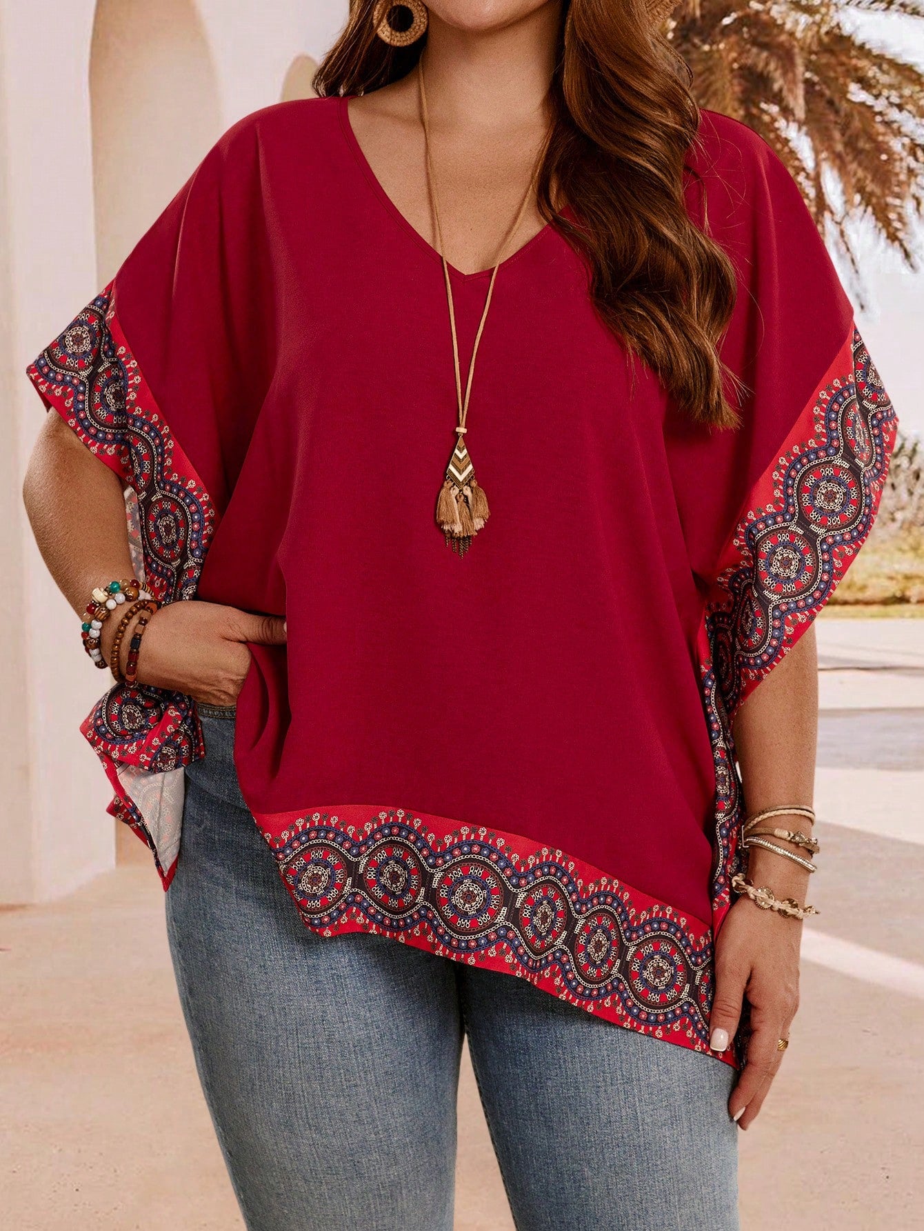 Blusa feminina com detalhes em renda plus size Sabrina