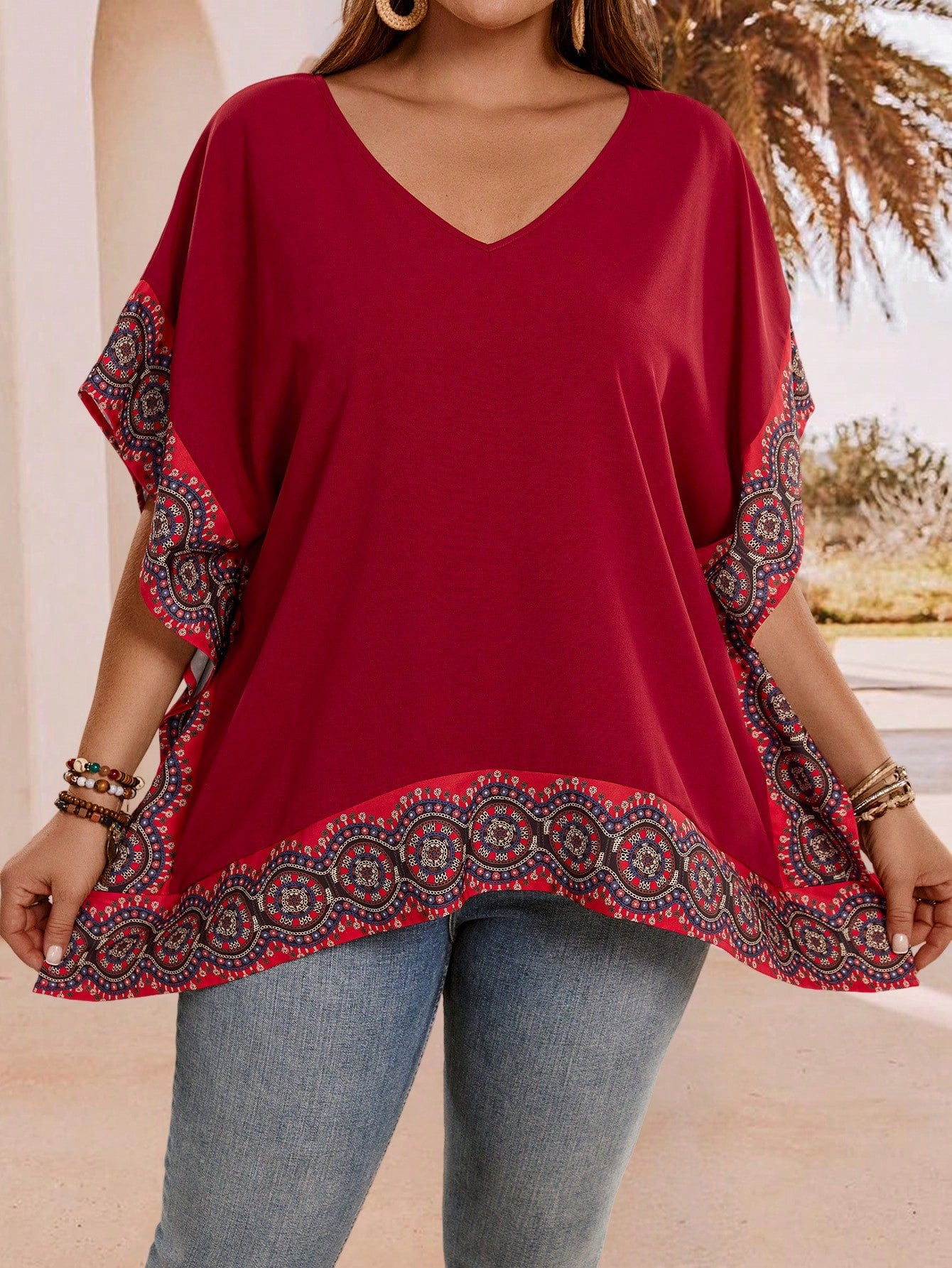 Blusa feminina com detalhes em renda plus size Sabrina