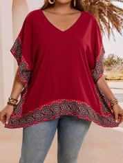 Blusa feminina com detalhes em renda plus size Sabrina