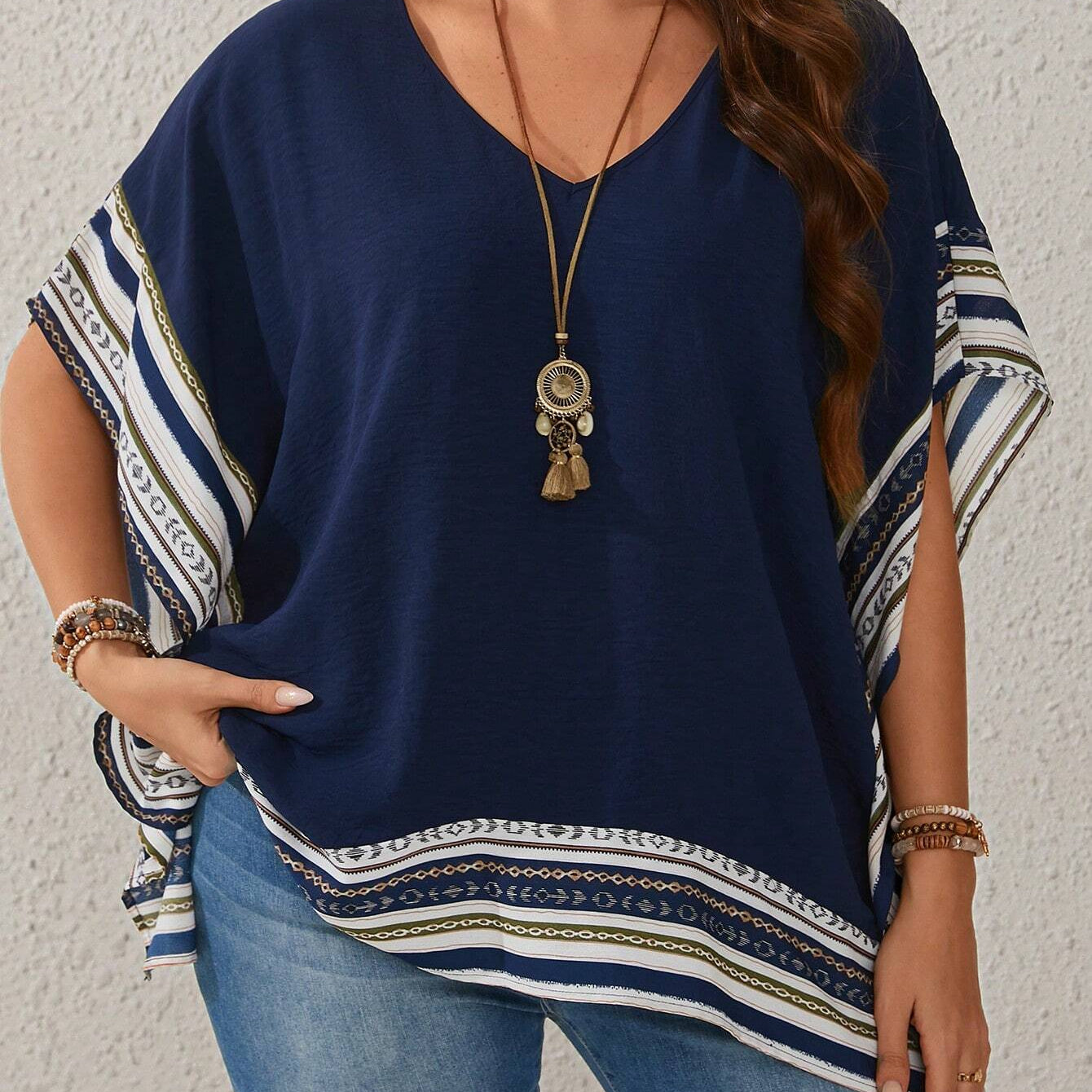 Blusa feminina com detalhes em renda plus size Sabrina