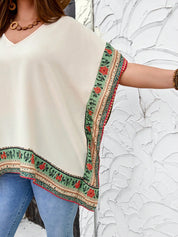 Blusa feminina com detalhes em renda plus size Sabrina