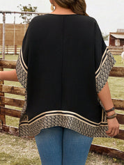 Blusa feminina com detalhes em renda plus size Sabrina