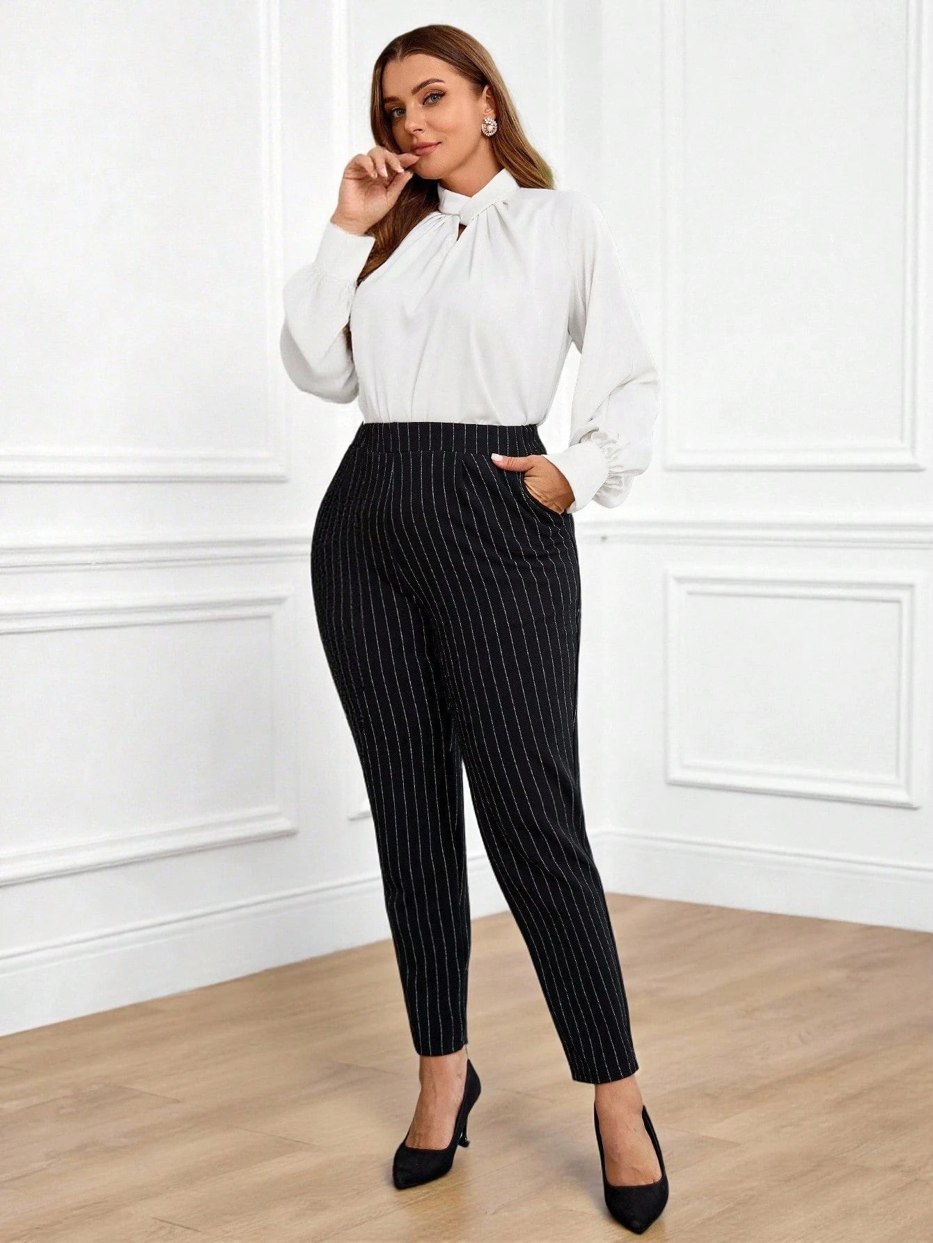 Calça Feminina com Bolso - Adélaïde. Plus Size
