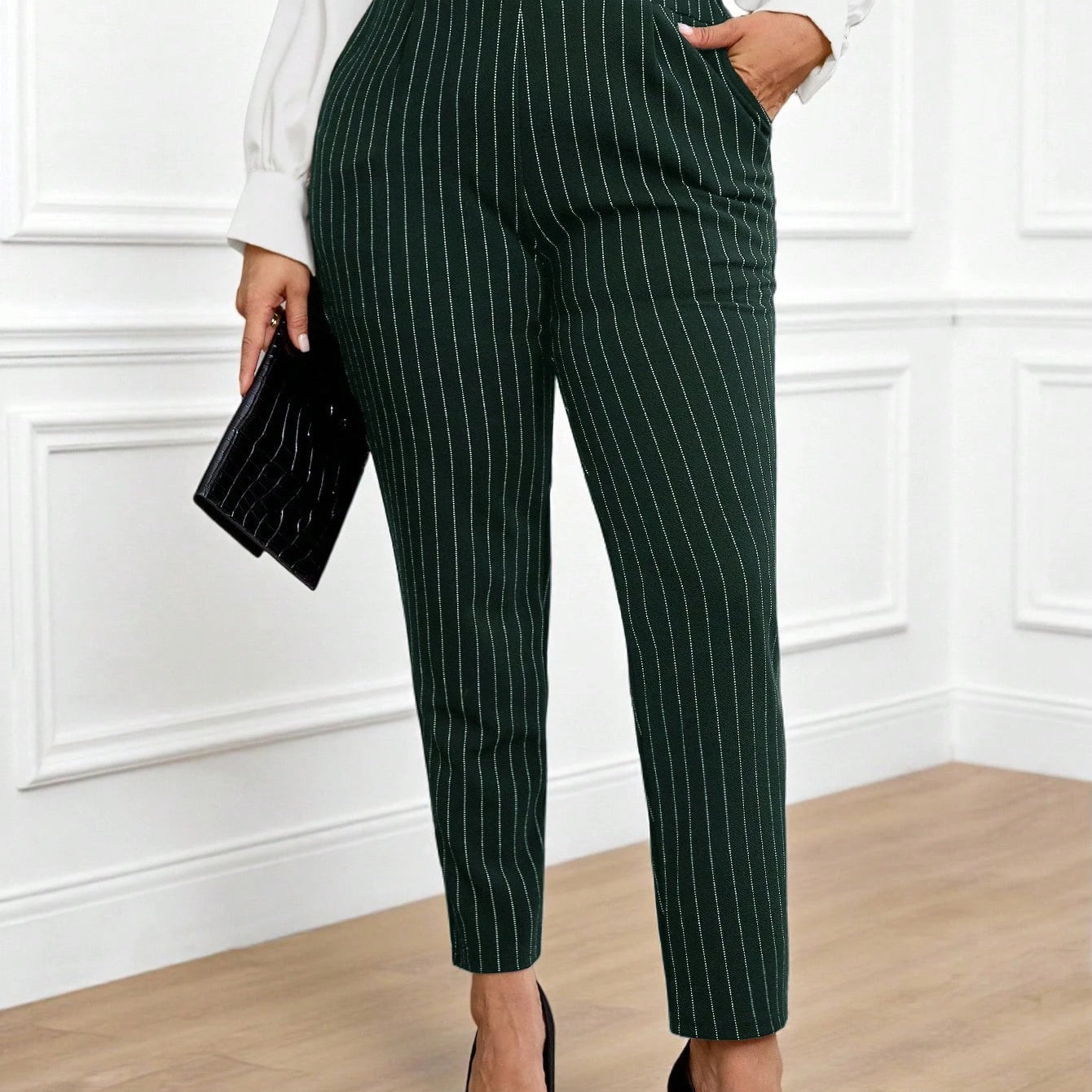 Calça Feminina com Bolso - Adélaïde. Plus Size